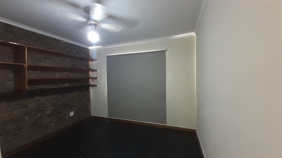 5 Bedroom Property for Sale in Ifafi North West